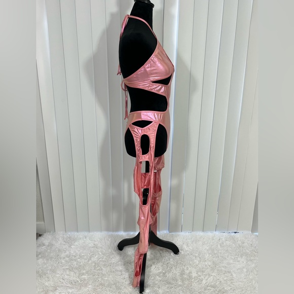 💔SOLD💔CLUB EXX Out To Play Cut Out Jumpsuit Bodysuit Halter Neck Metallic Pink - Picture 5 of 10